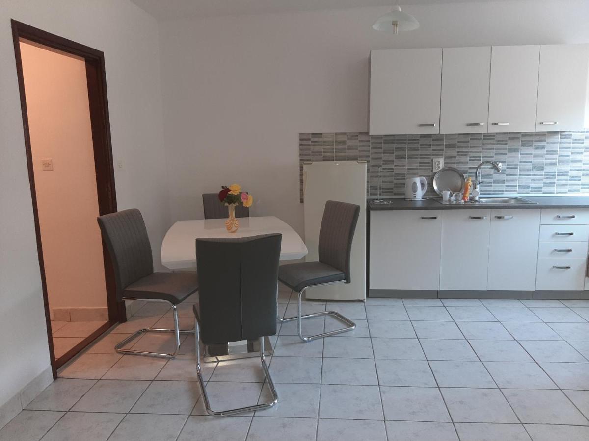 Apartman Curcic Knin Eksteriør bilde